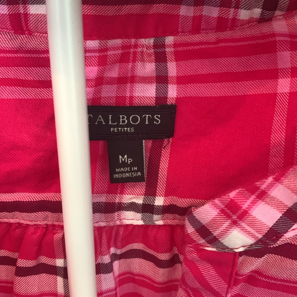 Talbots split v button down. Worn maybe 3x - Picture 2 of 5